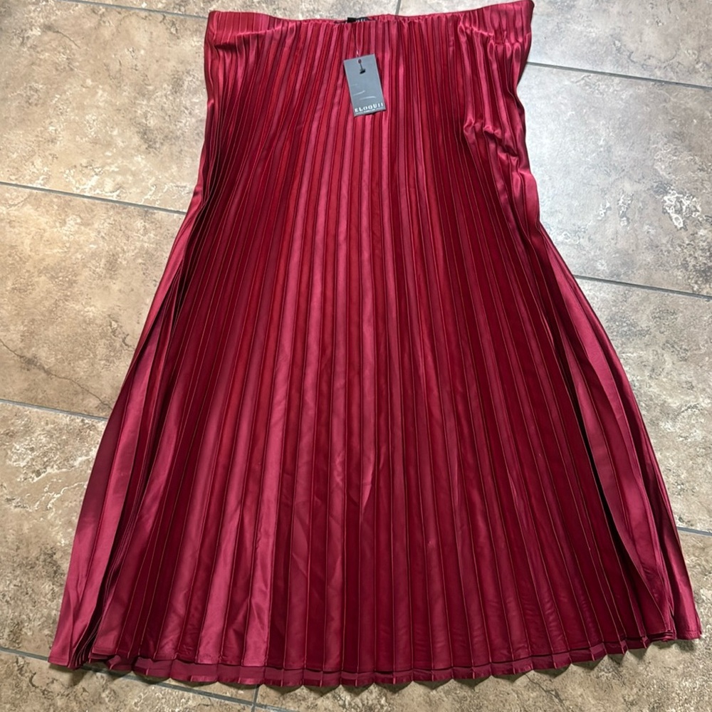 NWT Eloquii Red/Rosewood Pleated Skirt 16